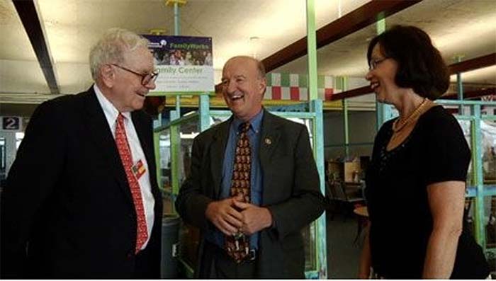 Dr. Mark Skousen meeting with Warren Buffett
